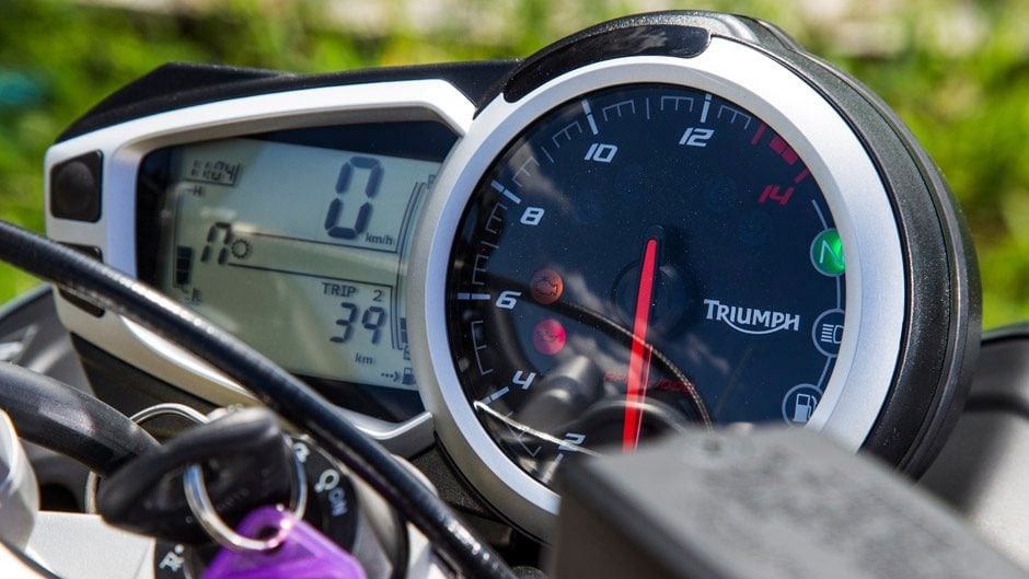 Triumph-Street-Triple-660-LAMS dials