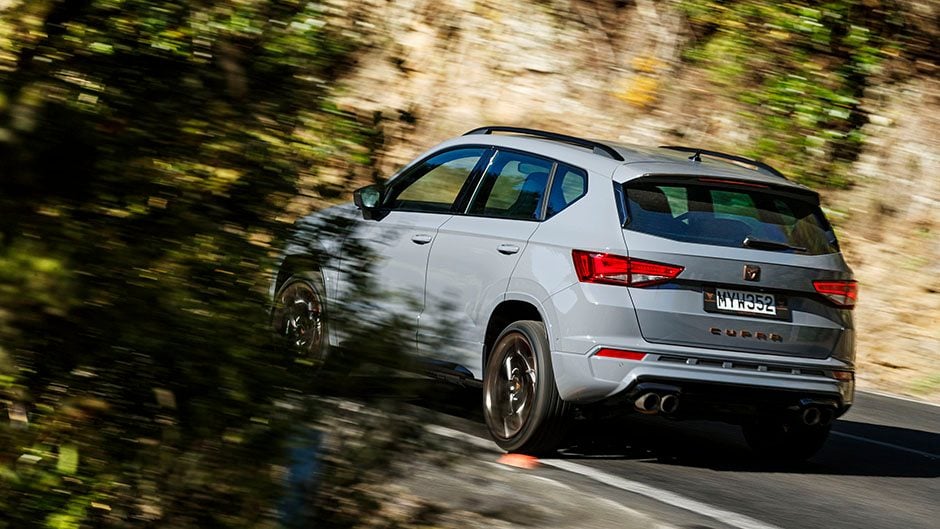 2020 Cupra Ateca LE driving round bend
