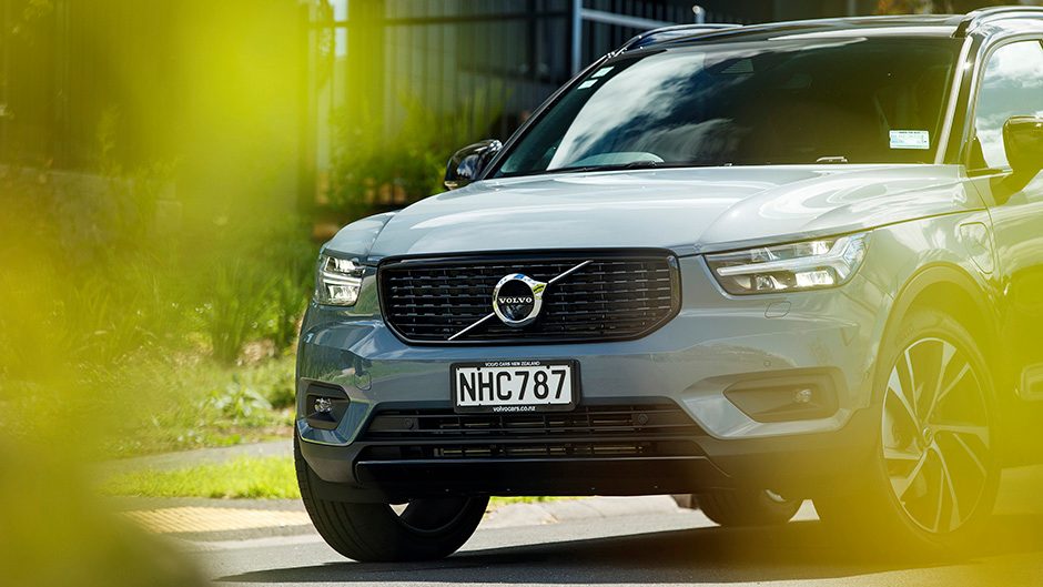 Volvo XC 40 front grille close up view