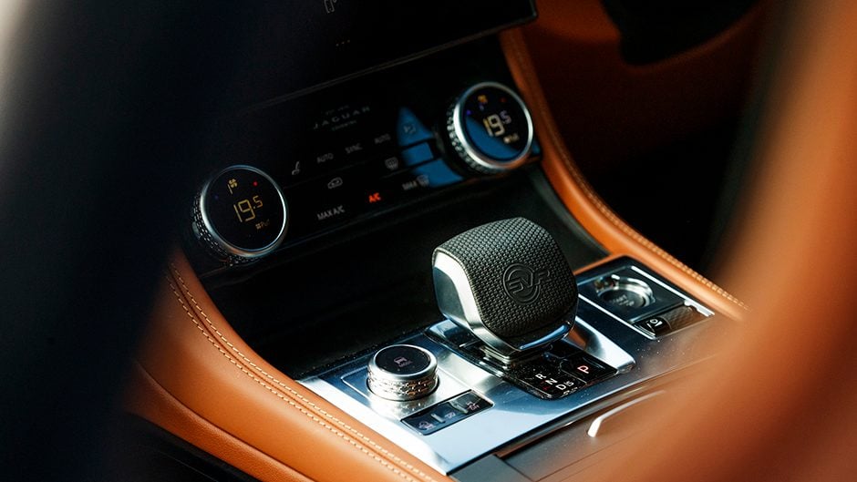 2021 Jaguar F-Pace SVR shifter