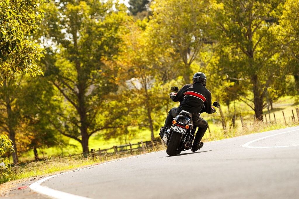 Harley-Davidson Sport Glide rear cornering