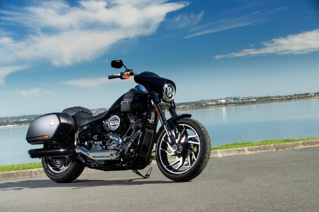 Harley-Davidson Sport Glide front static with panniers on