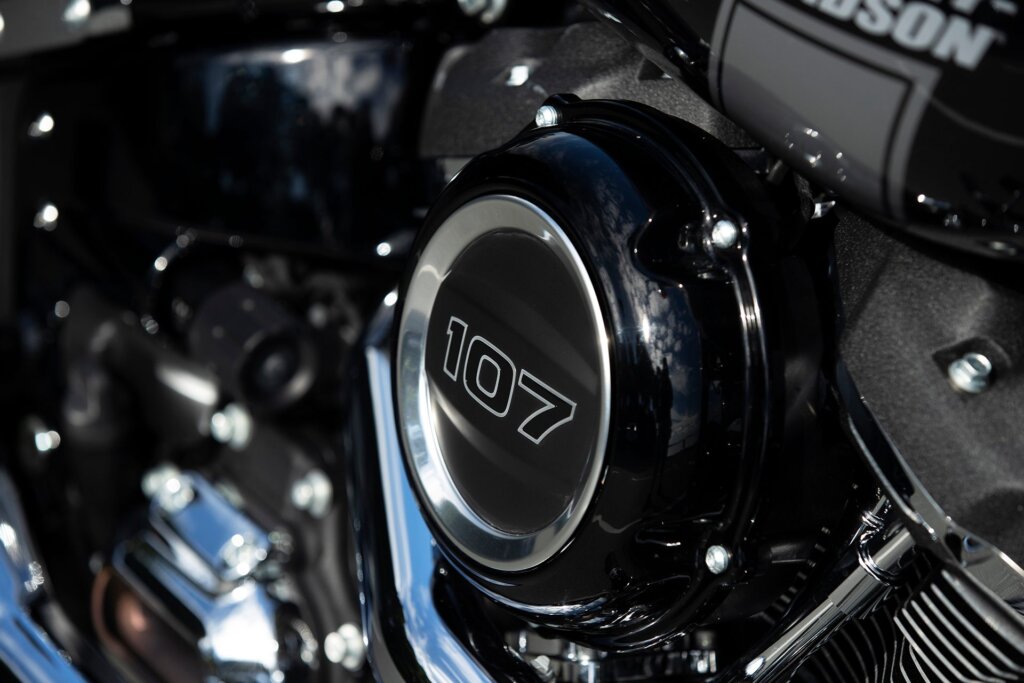 Harley-Davidson Sport Glide rocker cover