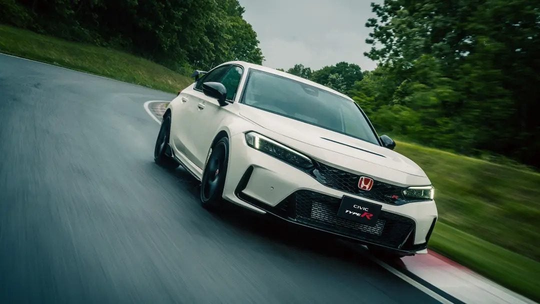 Honda Civic Type R front three quarters on track