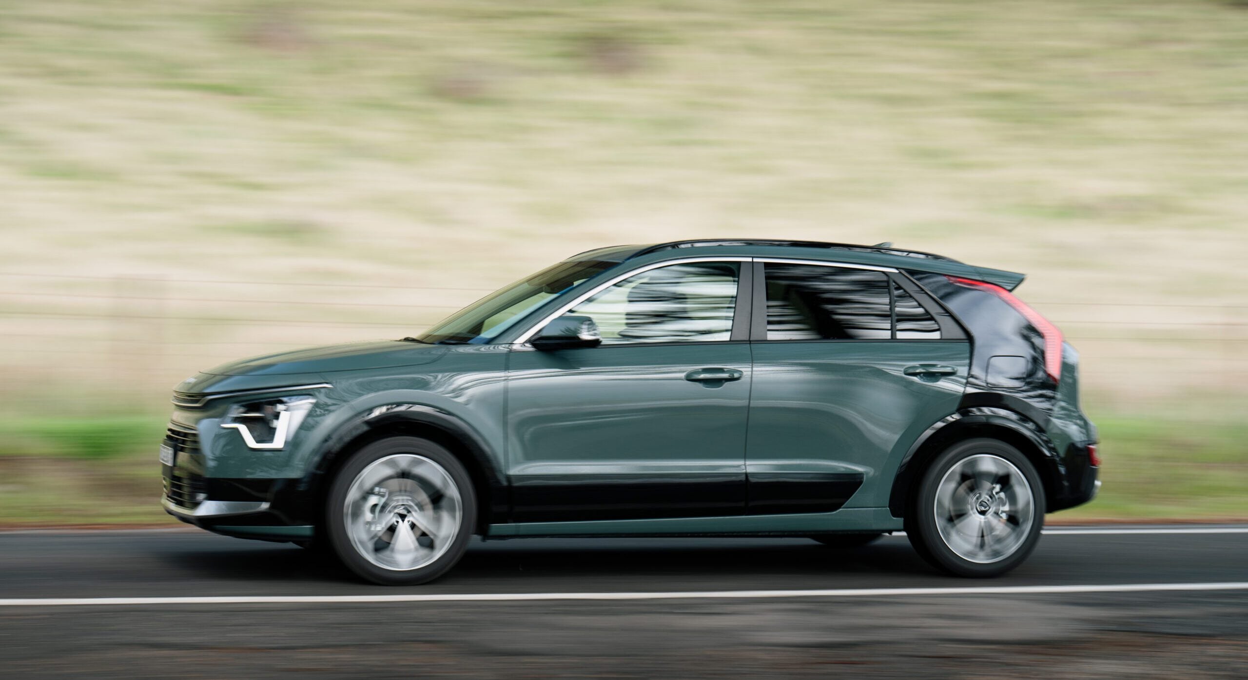 Kia Niro HEV GT driving side
