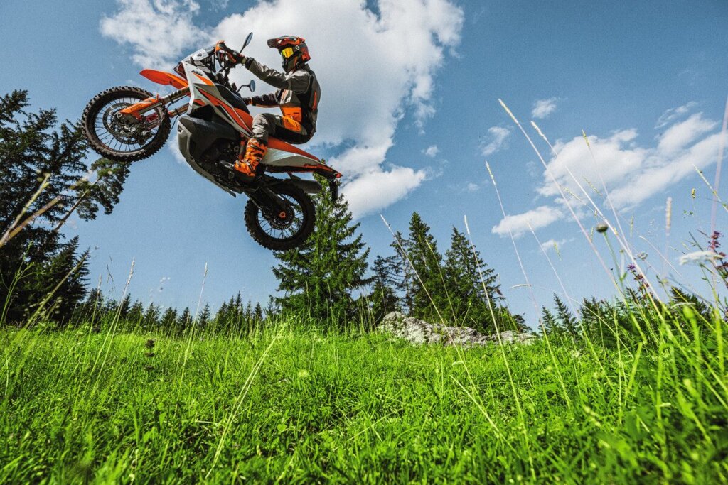 KTM 890 Adventure R airtime