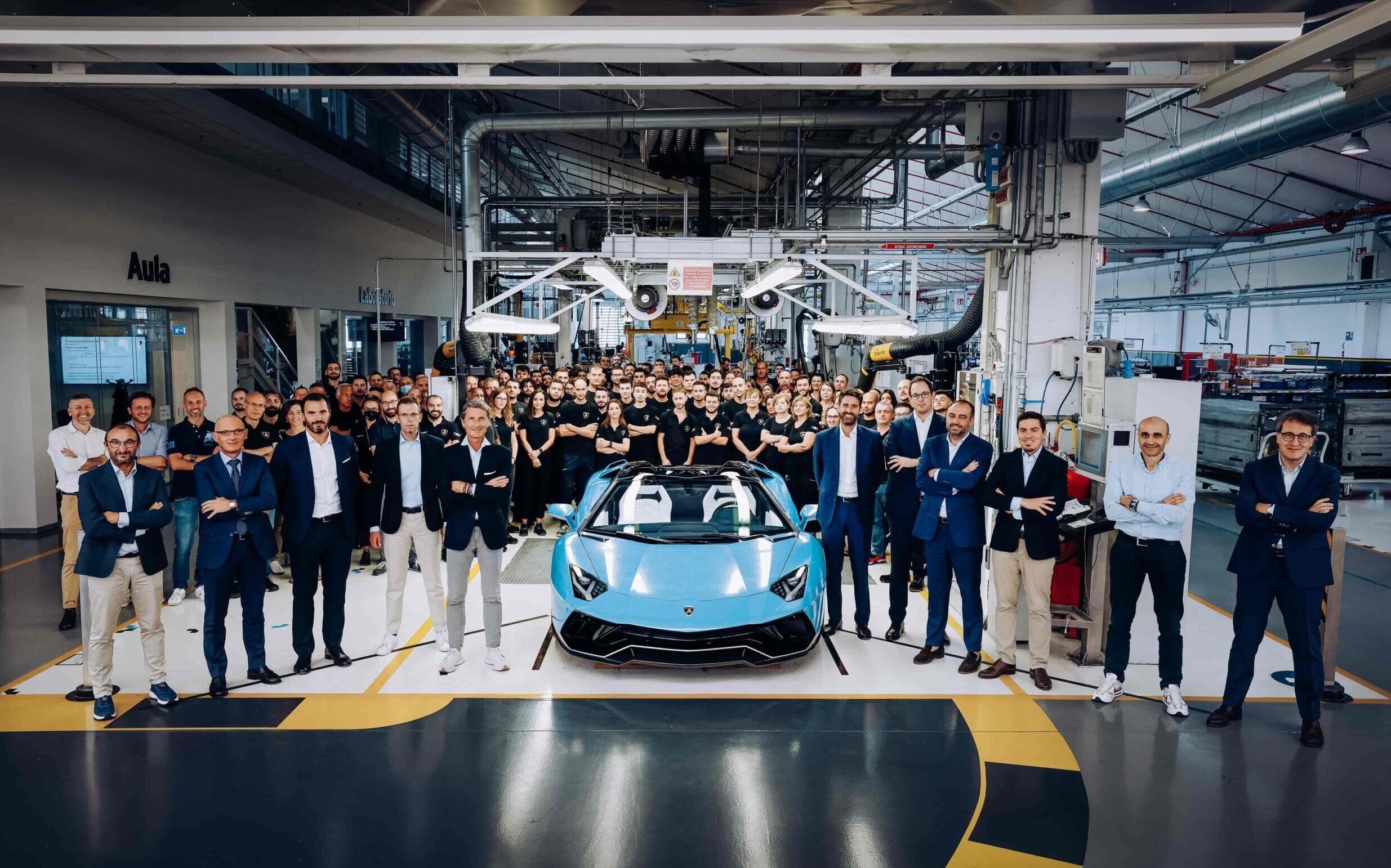 Last Lamborghini Aventador on production line with people standing around