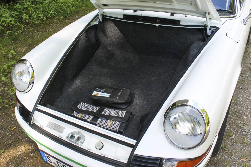 1973 Porsche 911 2.7 Carrera RS frunk