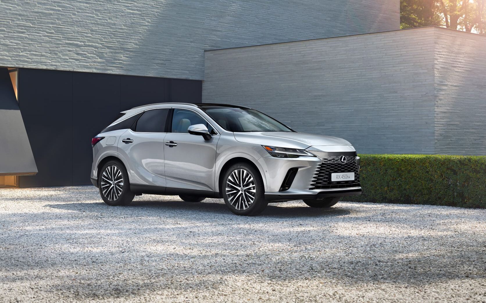 Lexus RX 450h front three quarter view