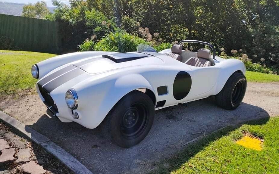 Shelby Cobra kit car side view