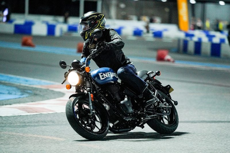 Royal Enfield Hunter 350 cornering