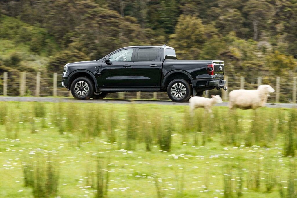 Ford Ranger Sport side action