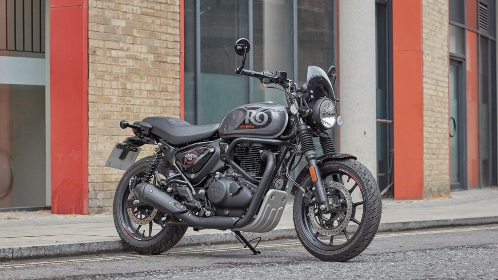 Royal Enfield Hunter 350 parked in front of wall