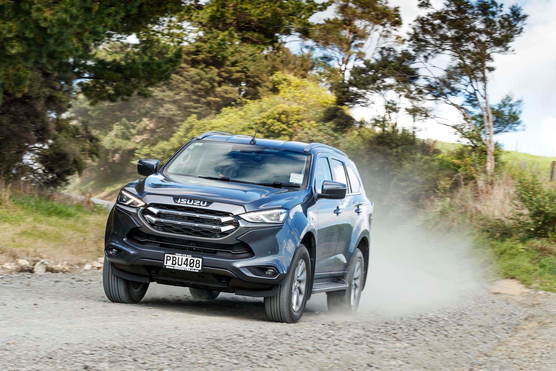Isuzu MU-X LS-U front action