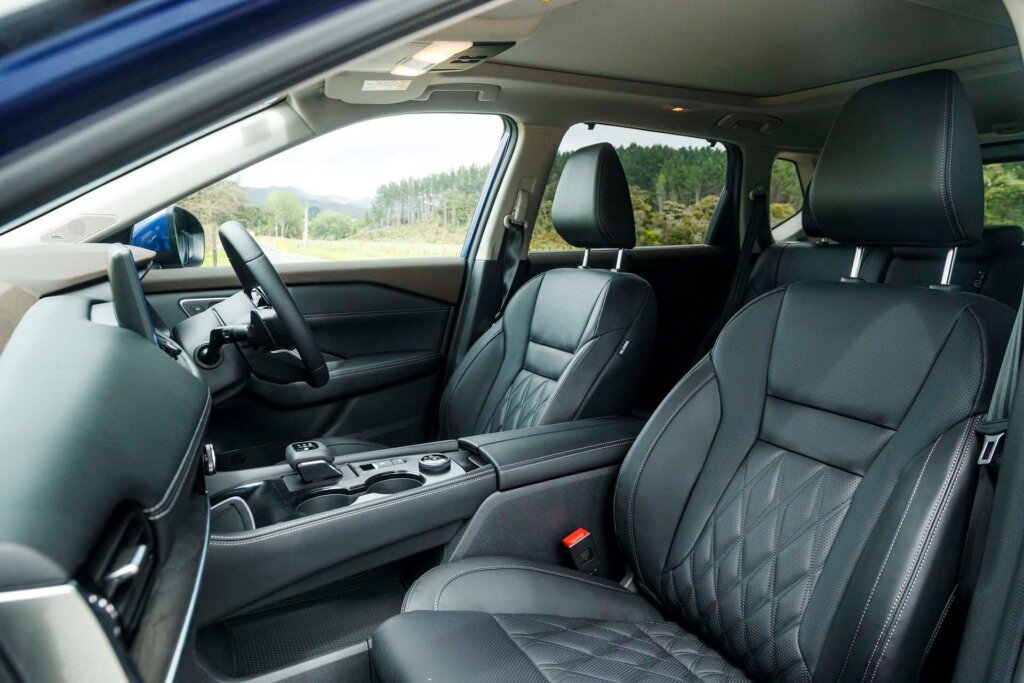 Nissan X-Trail Ti-L front seats