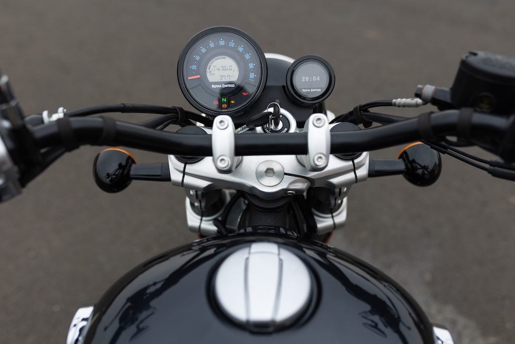 Royal Enfield Super Meteor 650 dials