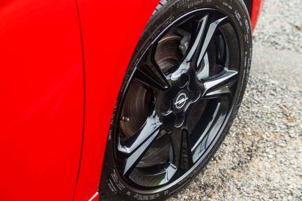 Opel Corsa SRi black alloys