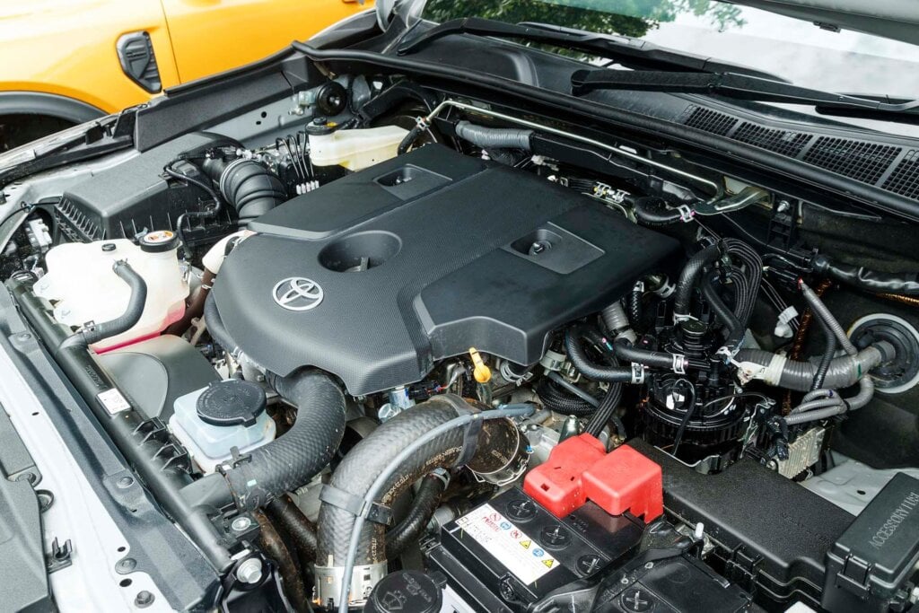Toyota Hilux SR5 Cruiser engine