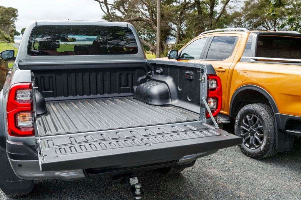 Toyota Hilux SR5 Cruiser tray