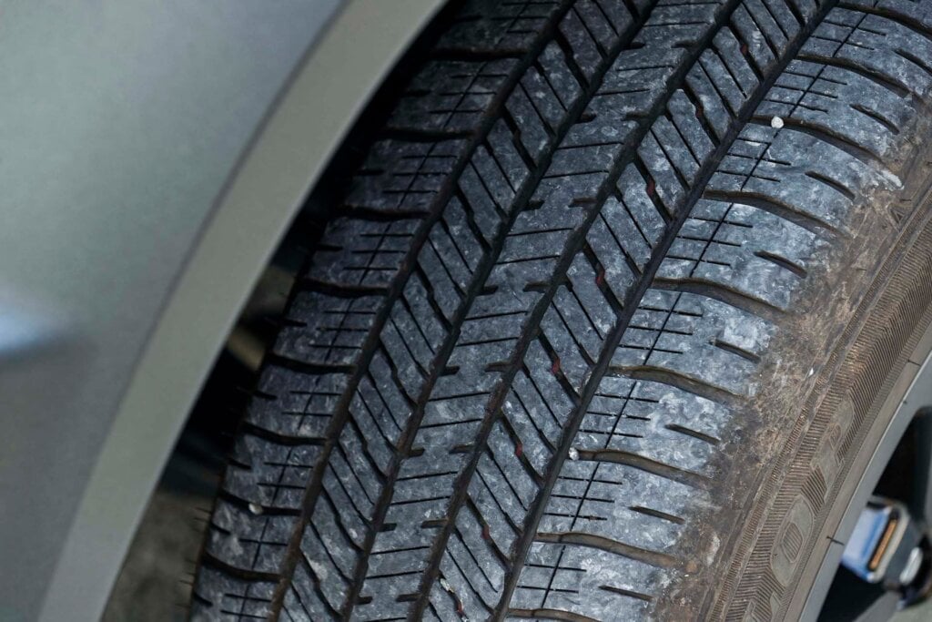 Toyota Hilux SR5 Cruiser tyre