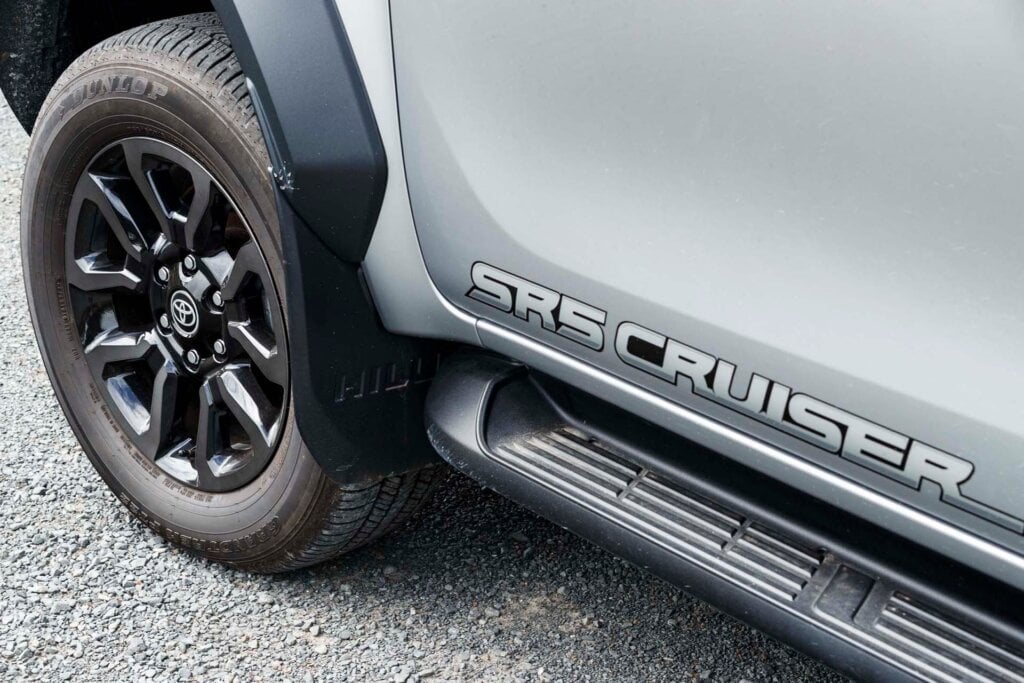 Toyota Hilux SR5 Cruiser wheel