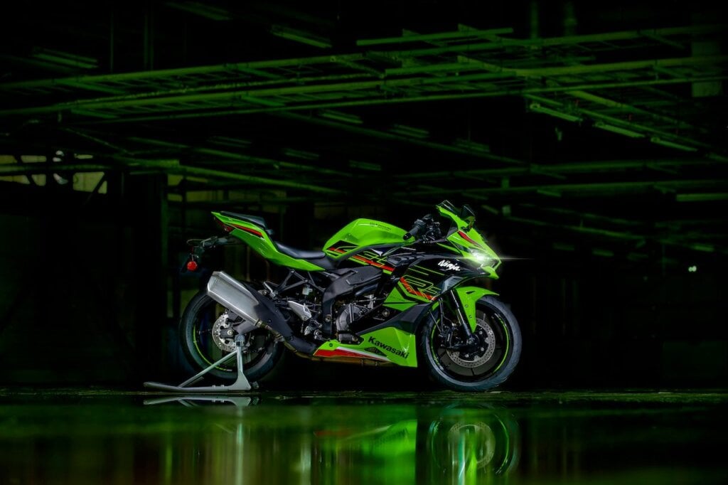 Kawasaki Ninja ZX-4R in dark warehouse