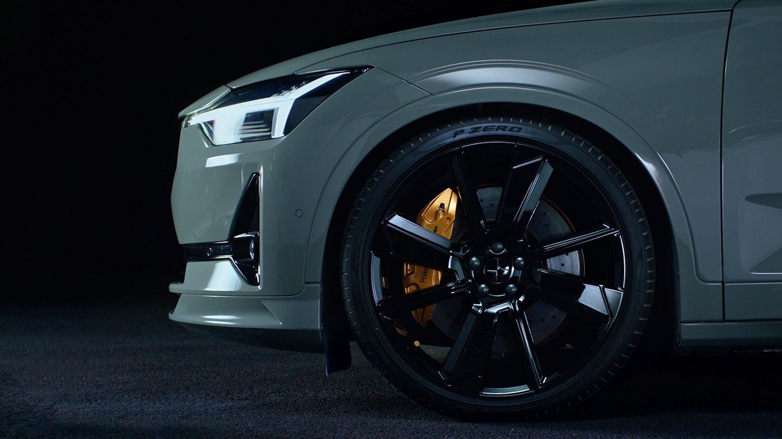 Performance Polestar 2 front quarter close up view