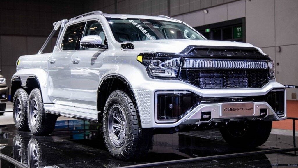 Great Wall Motor CyberP!ckup six-wheel ute front three quarter view