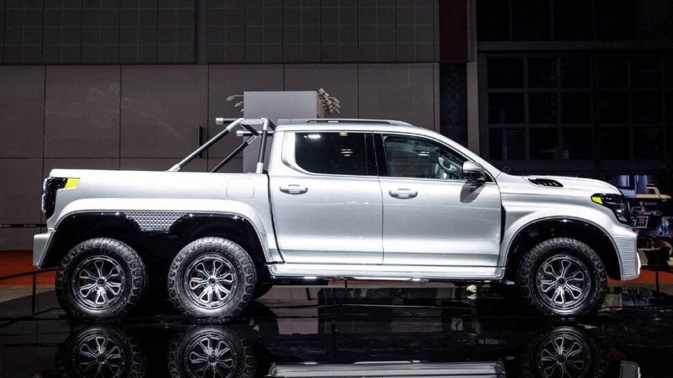 Great Wall Motor CyberP!ckup six-wheel ute side view