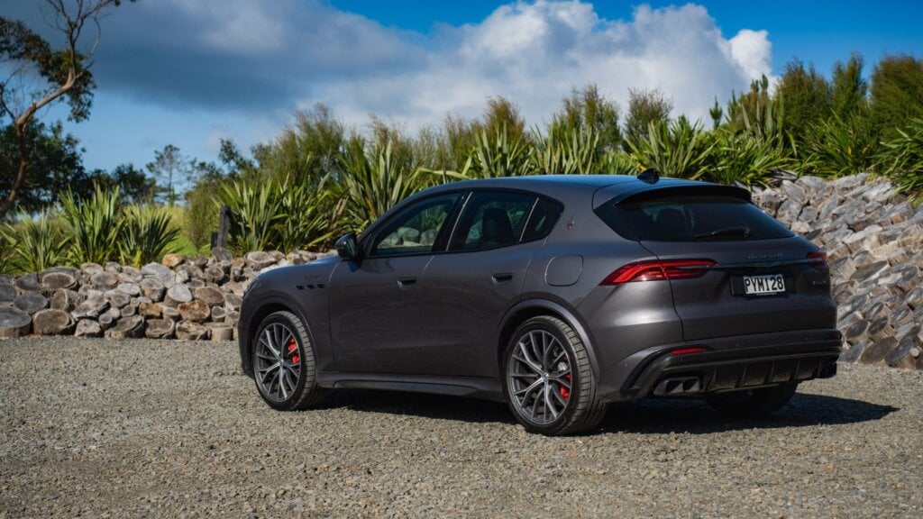 Maserati Grecale Trofeo parked next to rocks