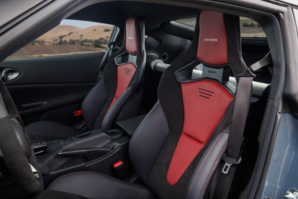 Nissan Z Nismo Recaro seats