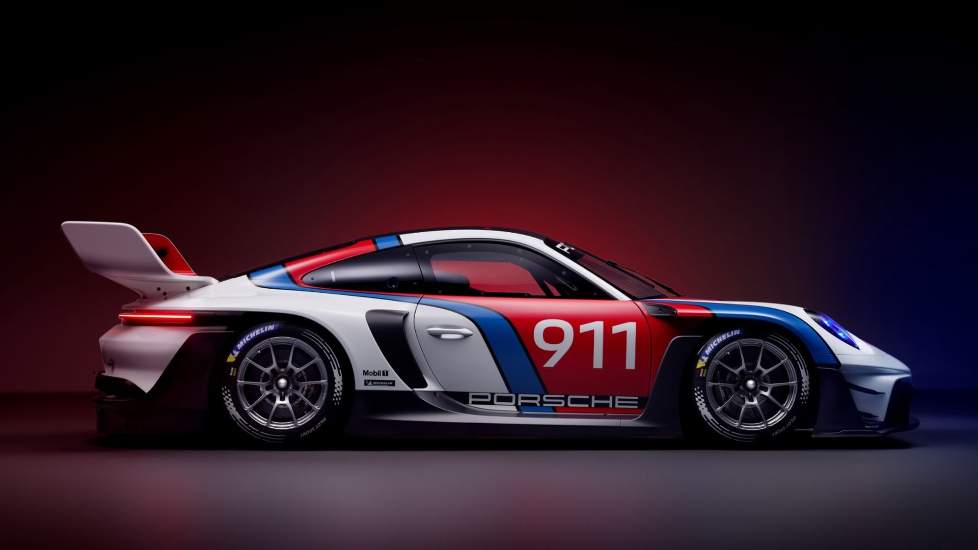 Porsche 911 GT3 R rennsport side profile