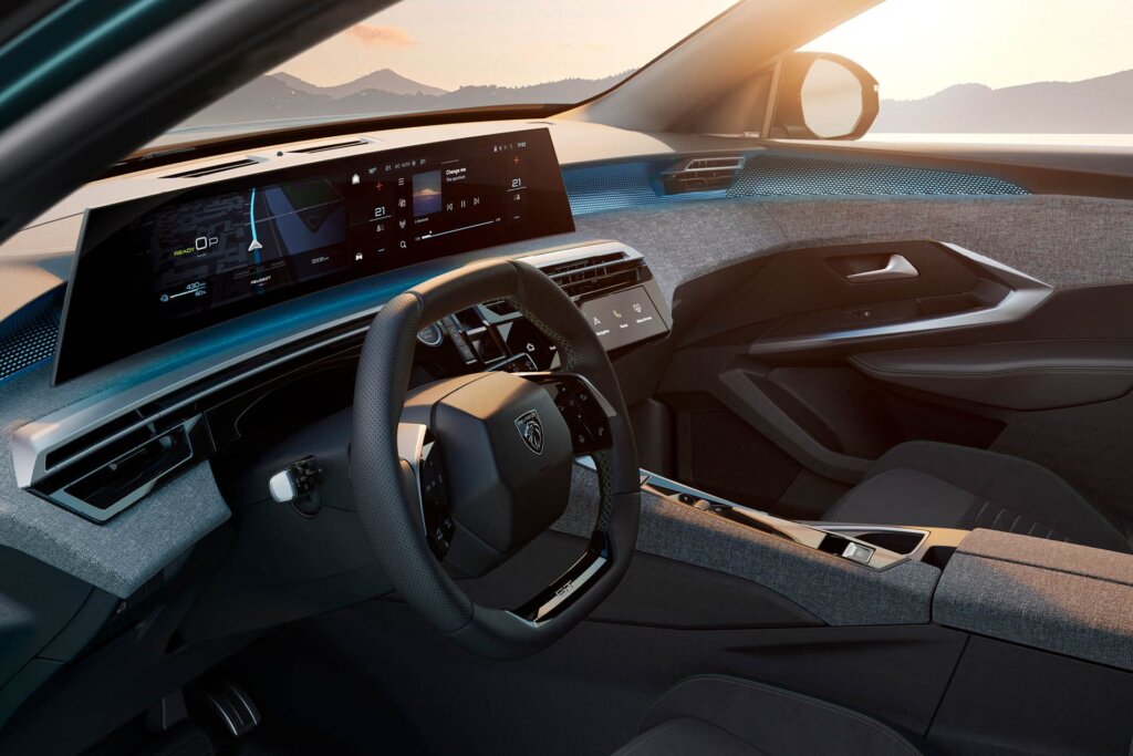 Peugeot E-3008 interior