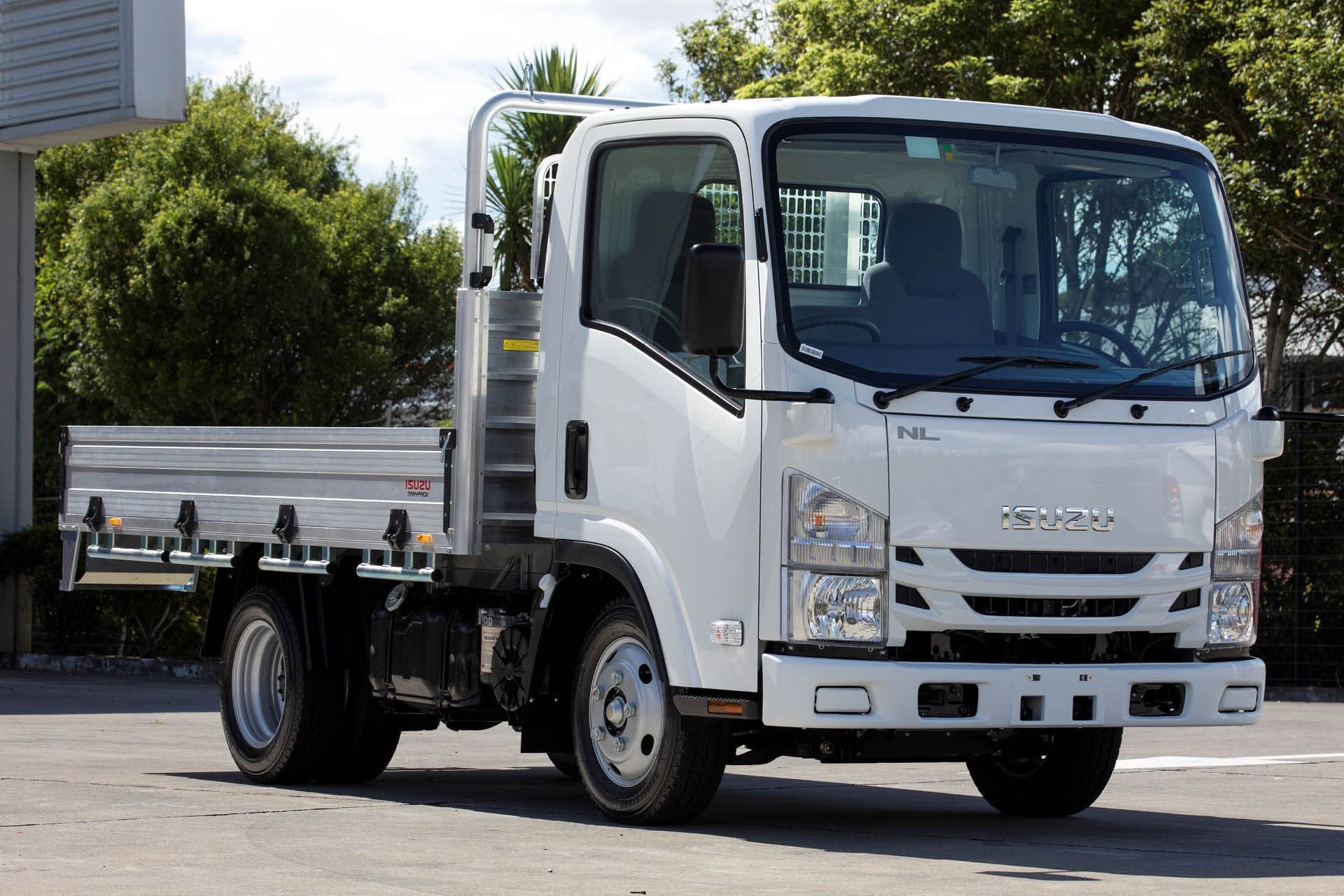 Isuzu N Series front three quarter view