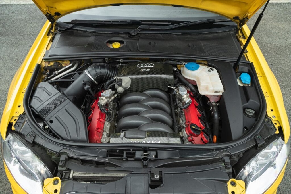 Audi RS 4 B7 V8 engine bay