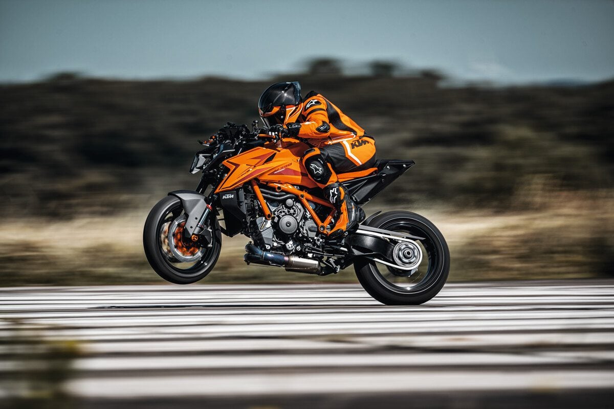 KTM Super Duke 1390 going like crazy.