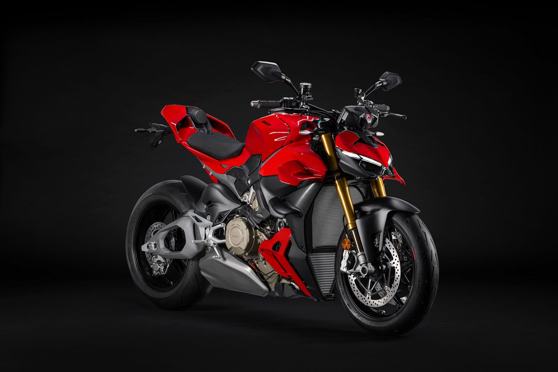The gold of the Ohlins makrs out the Streetfighter V4 S.