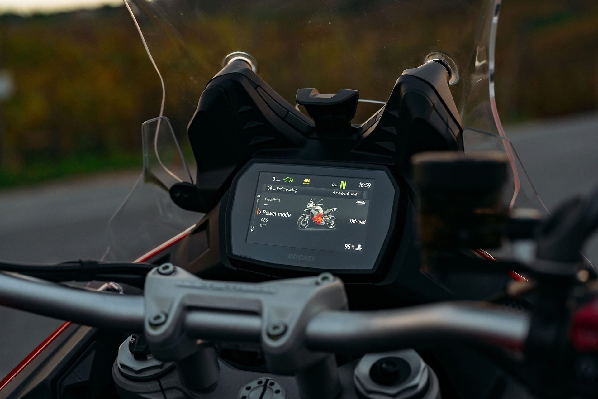 Nice simple legible TFT screen.
