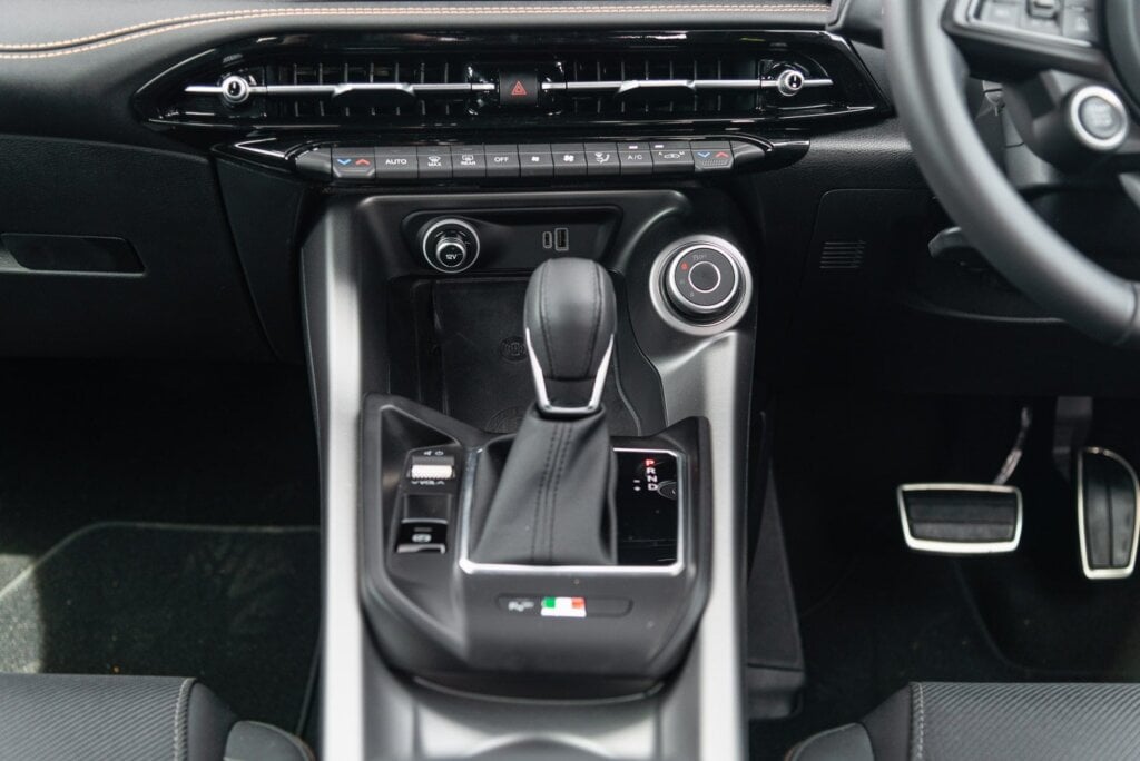 Gear shifter in the Tonale 2024