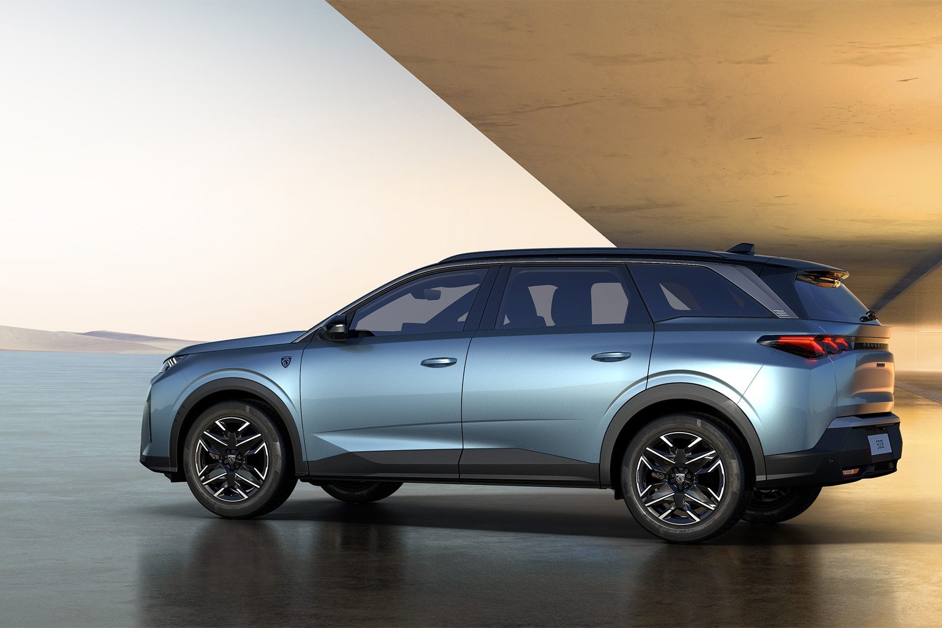 Stylish seven-seater hybrid from Peugeot.