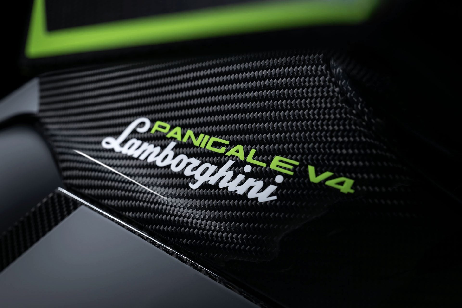 Special weave CF like that used in Lamborghini Revuelto.