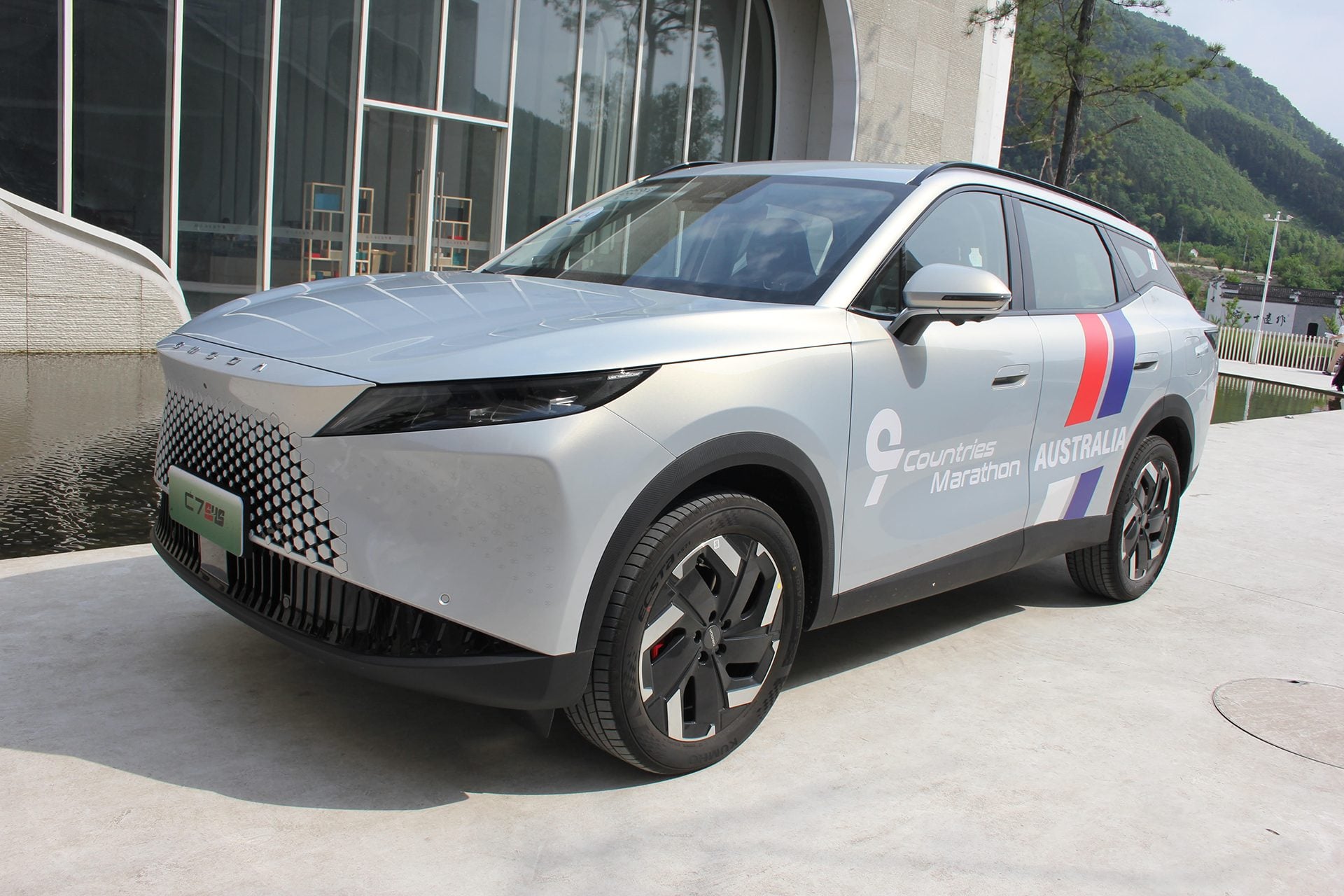 Omoda C7 PHEV in silver on concrete path