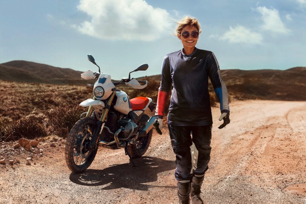 Hmm, no helmet and no helmet hair. This photo reeks of fake to me.