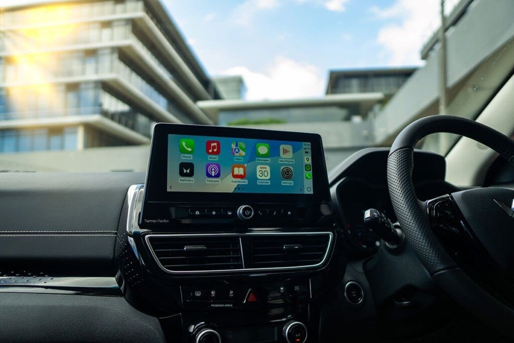 Apple and Android phones hook up wirelessly.