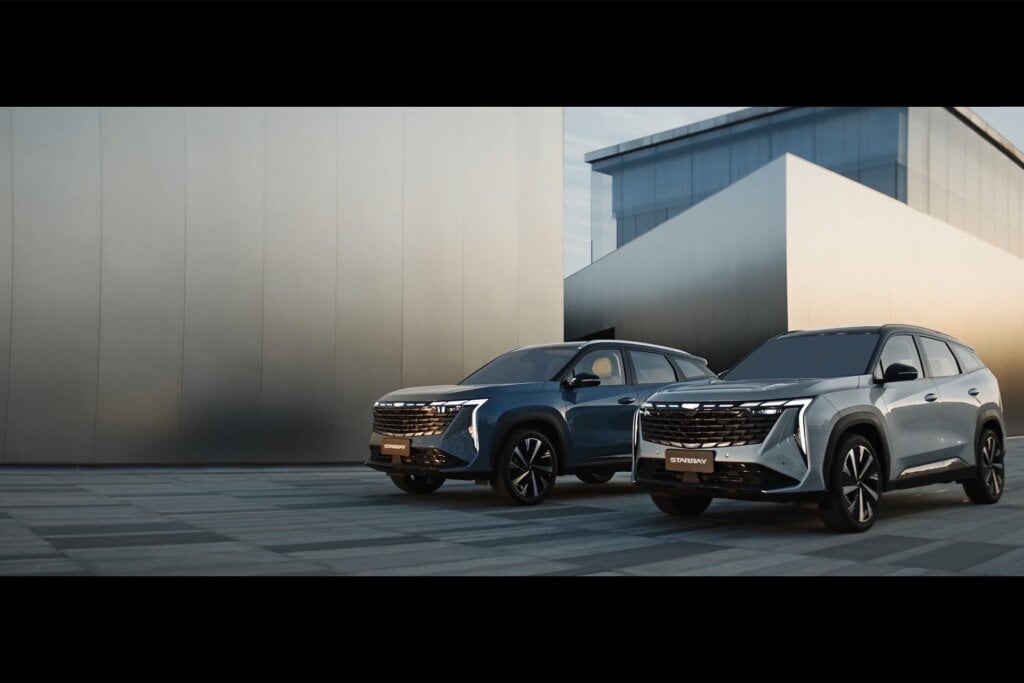 A pair of the Geely Starrays.