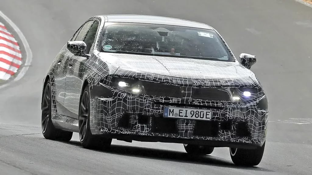 Neue Klasse styling influence clear to behold in M5 prototype frontal shot.