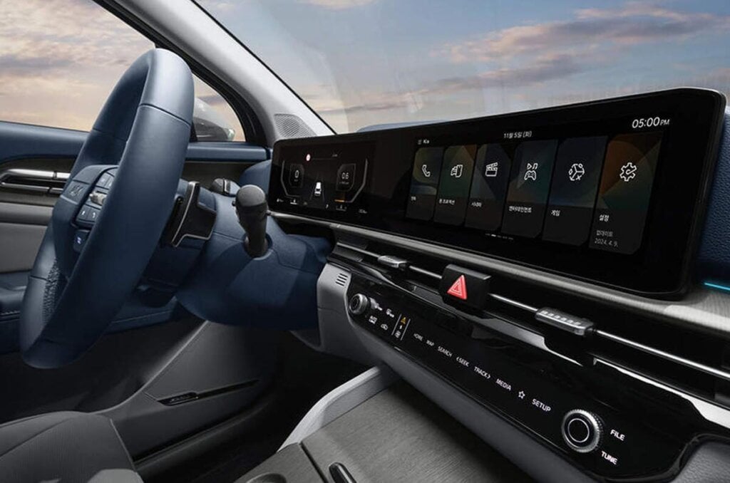 Great to have separate controls for HVAC system and volume knob a bonus too.
