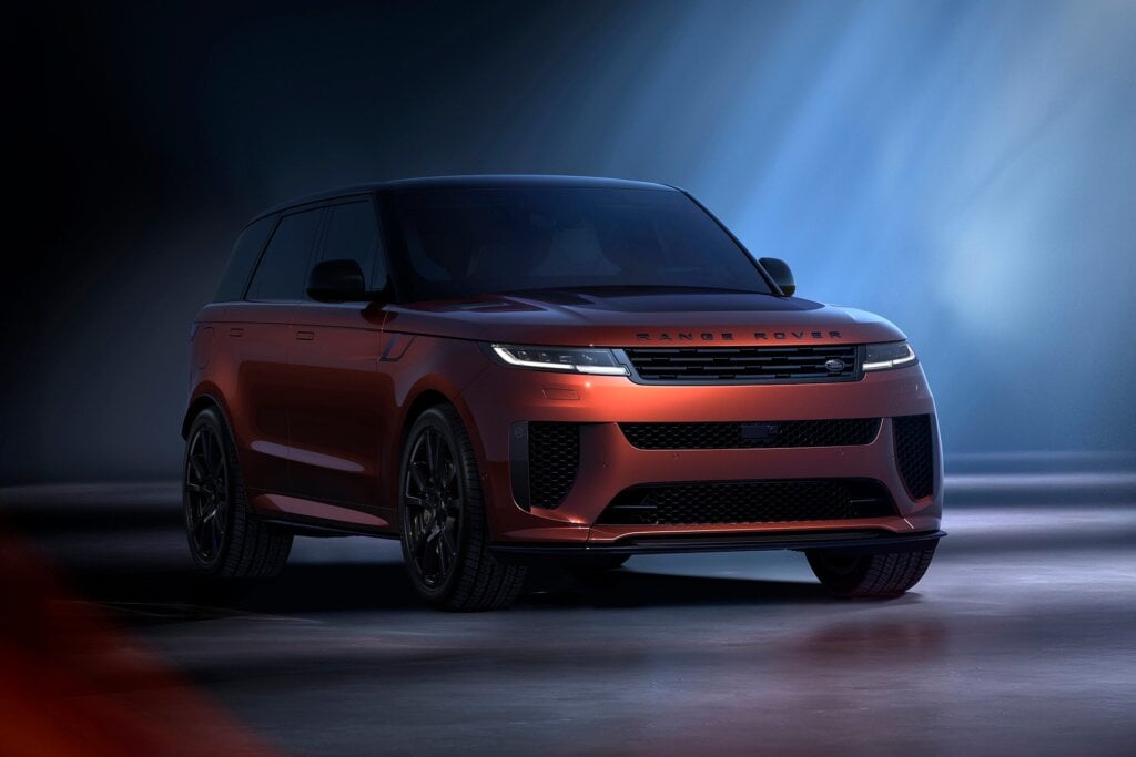 Clean front to the RR Sport SV Carbon.