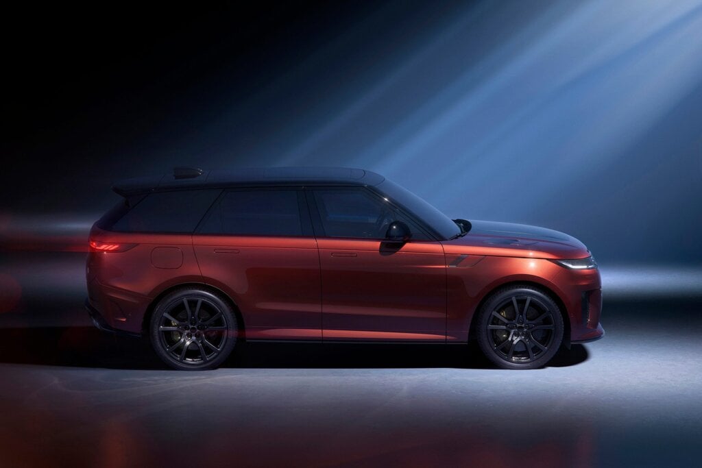 Essentially a RR with carbon bits applied, inside and out to make it the most expensive RR yet.