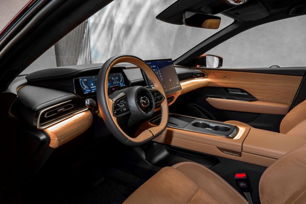 A smart two-tone leather-bound steering wheel too.